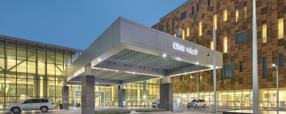 Cleveland Clinic Abu Dhabi leads the region with pioneering minimally invasive robotic VTOS procedure